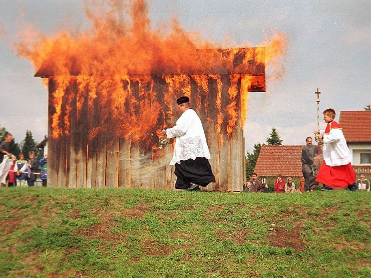 03 Brandsegnung durch den Pfarrer