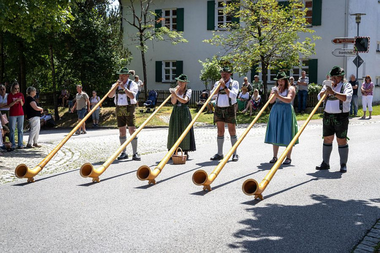 Er&ouml;ffnung durch die Holdersberger Alp-Traum-Bl&auml;ser